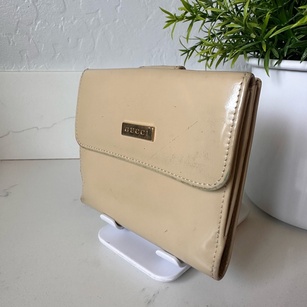 Authentic Gucci Beige Patent Leather Wallet - Picture 3 of 16